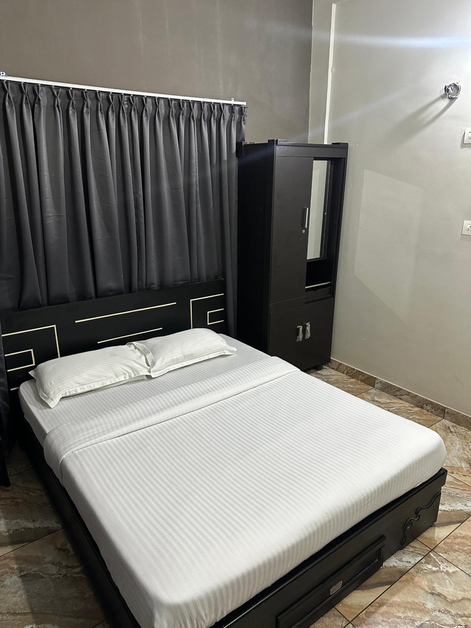 Отель Zahir Residency Kondotty Экстерьер фото