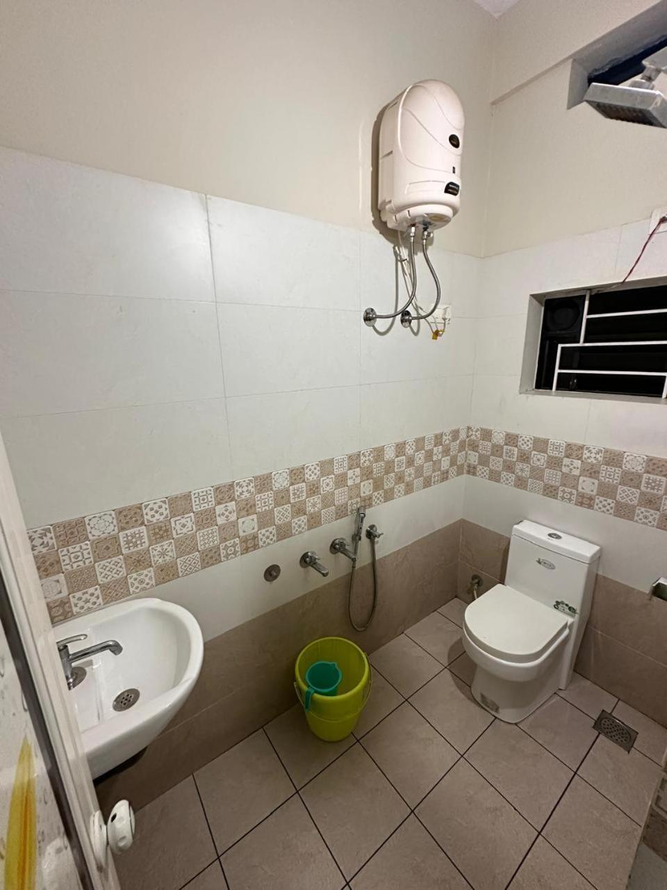 Отель Zahir Residency Kondotty Экстерьер фото