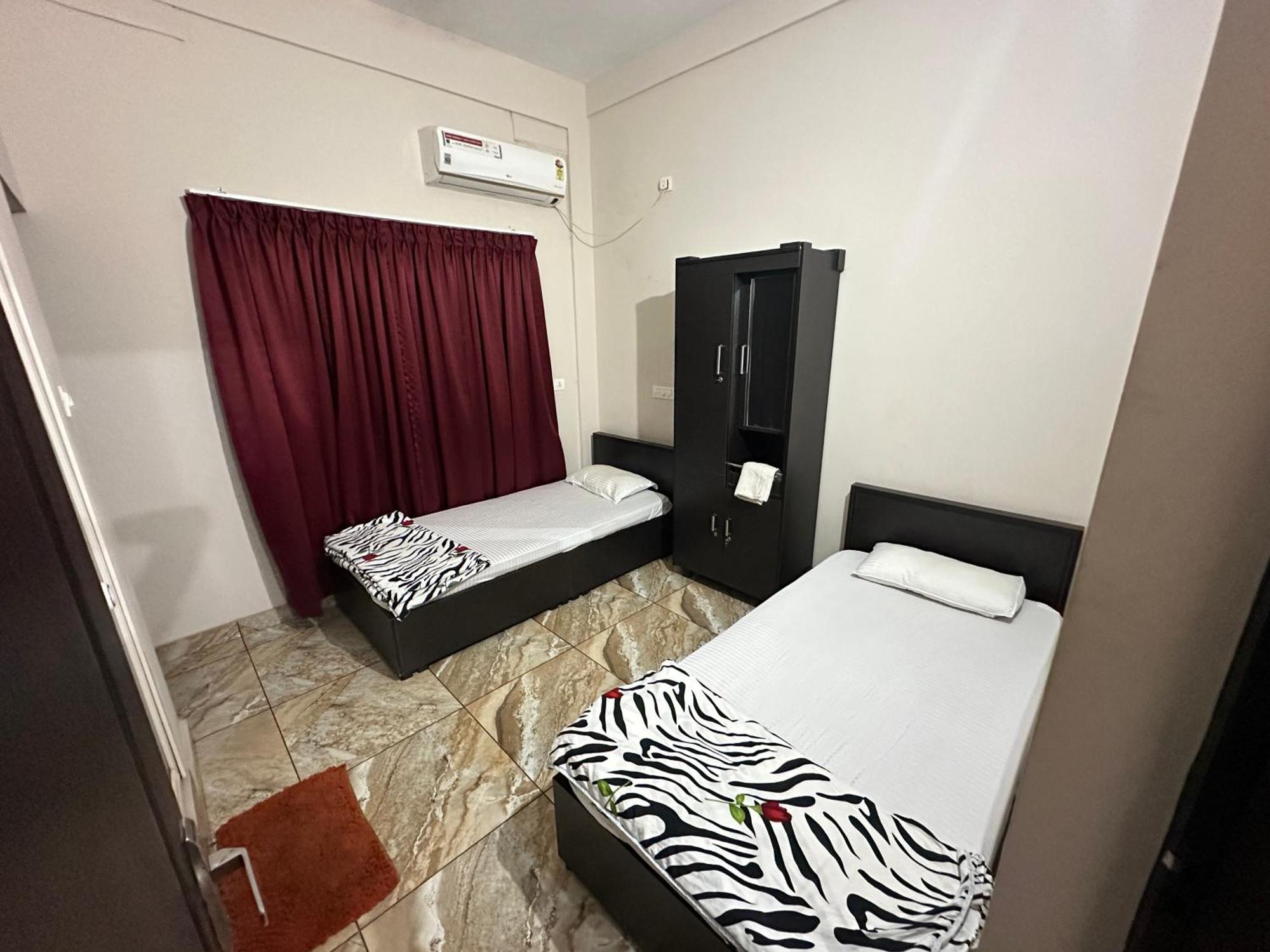 Отель Zahir Residency Kondotty Экстерьер фото