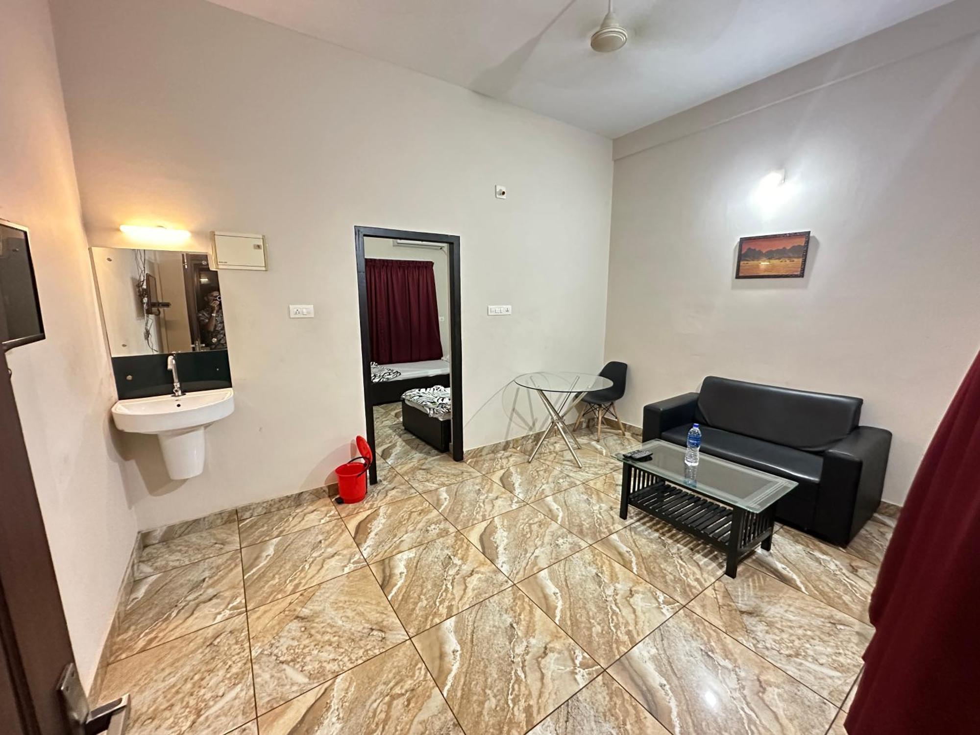 Отель Zahir Residency Kondotty Экстерьер фото