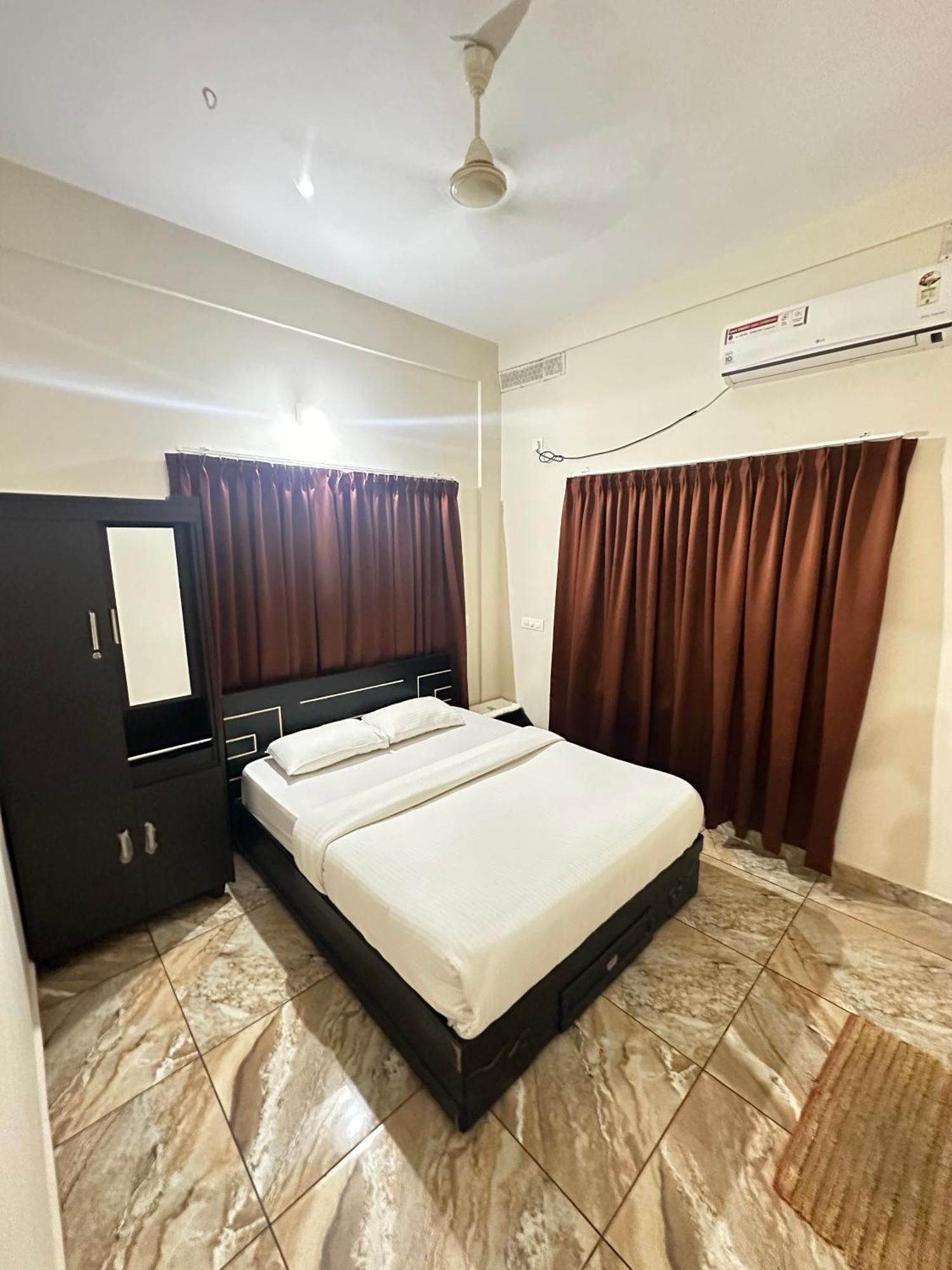 Отель Zahir Residency Kondotty Экстерьер фото