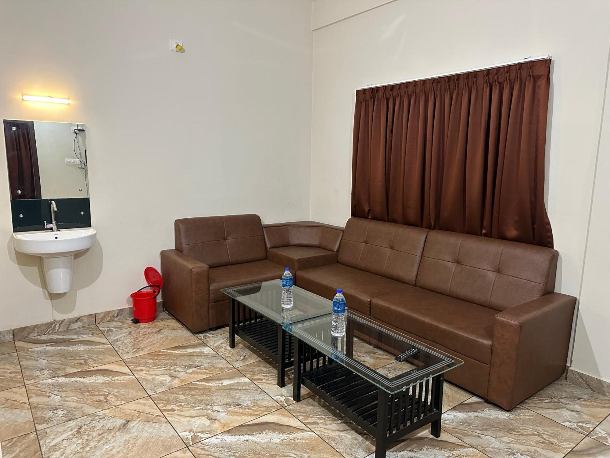 Отель Zahir Residency Kondotty Экстерьер фото