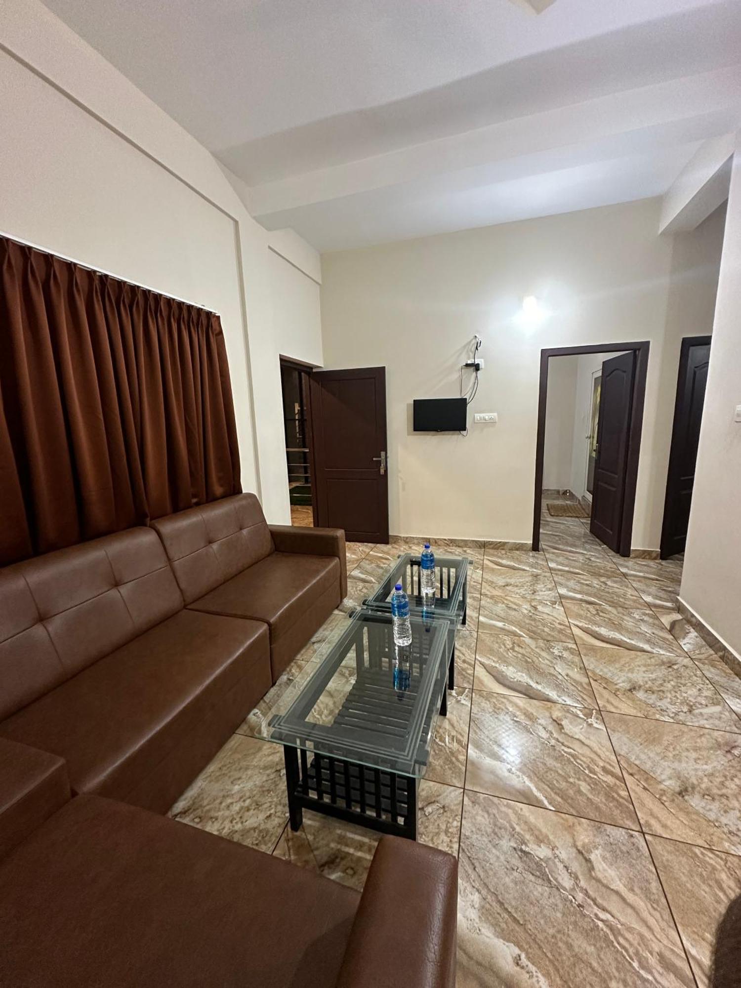 Отель Zahir Residency Kondotty Экстерьер фото