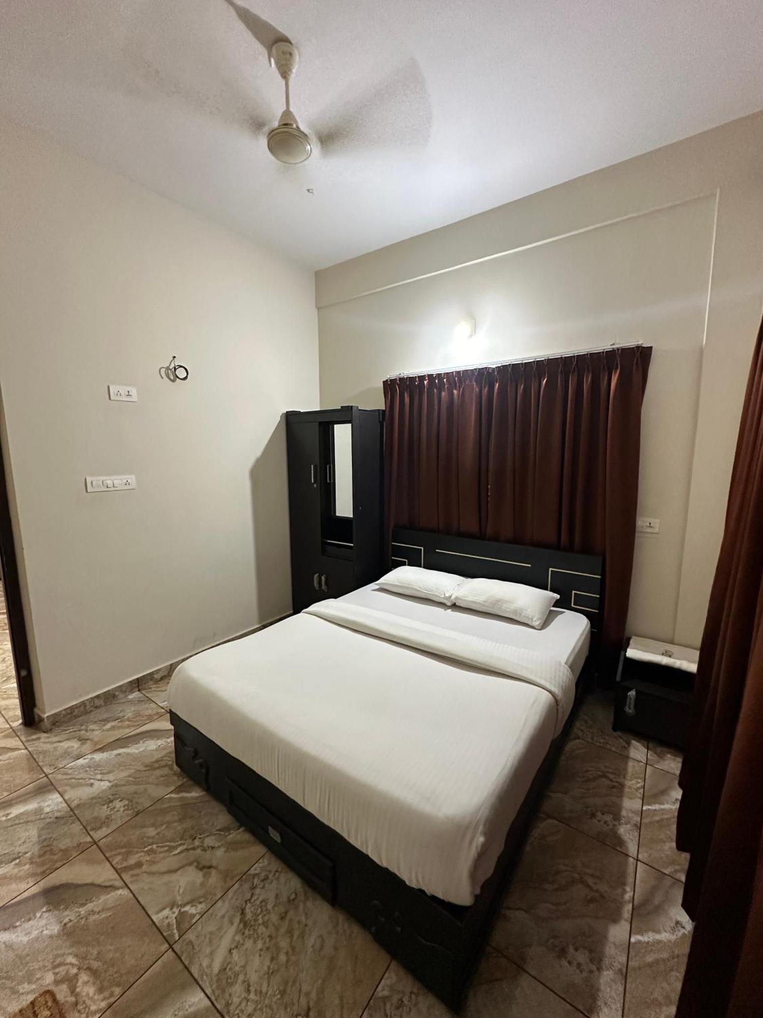 Отель Zahir Residency Kondotty Экстерьер фото