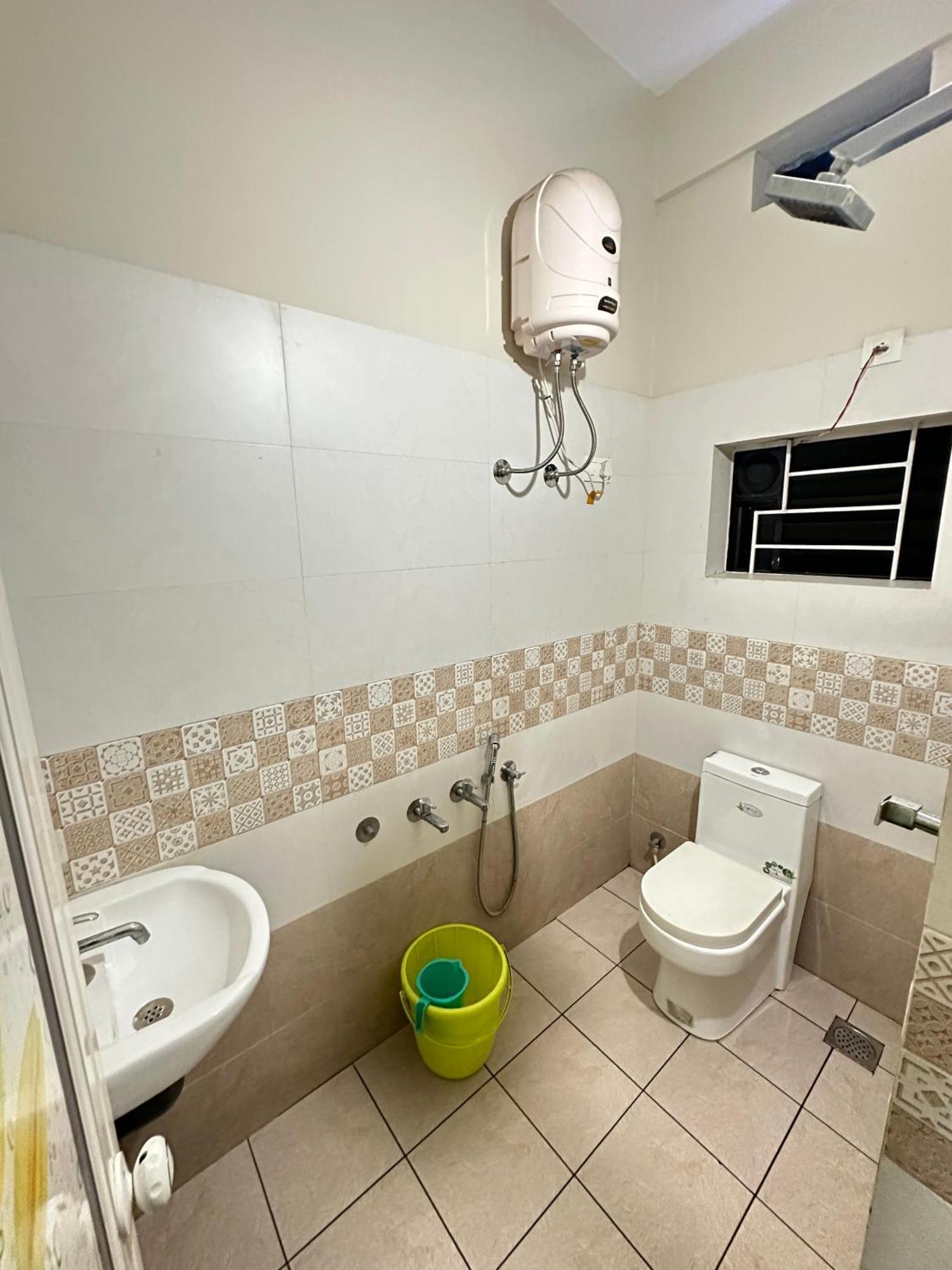 Отель Zahir Residency Kondotty Экстерьер фото