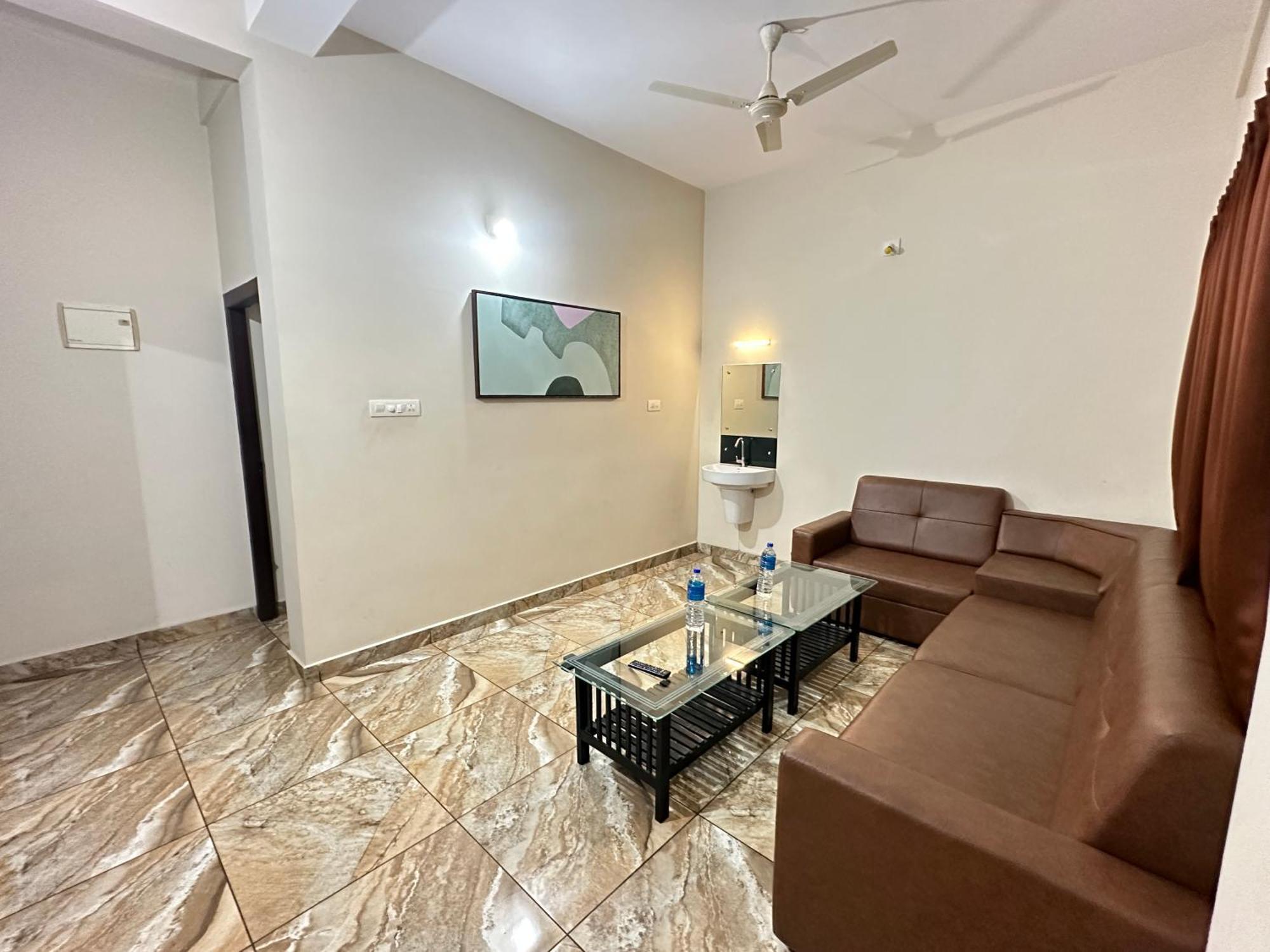 Отель Zahir Residency Kondotty Экстерьер фото