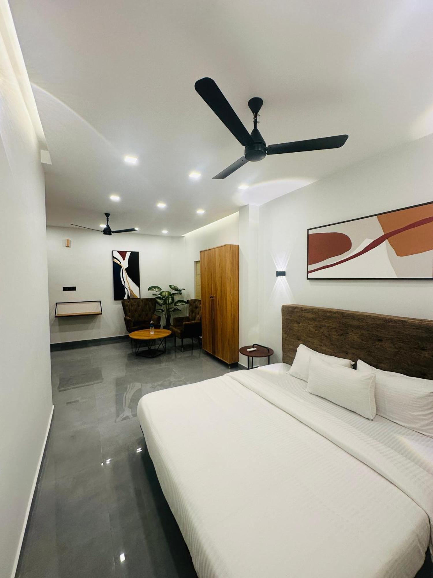Отель Zahir Residency Kondotty Экстерьер фото