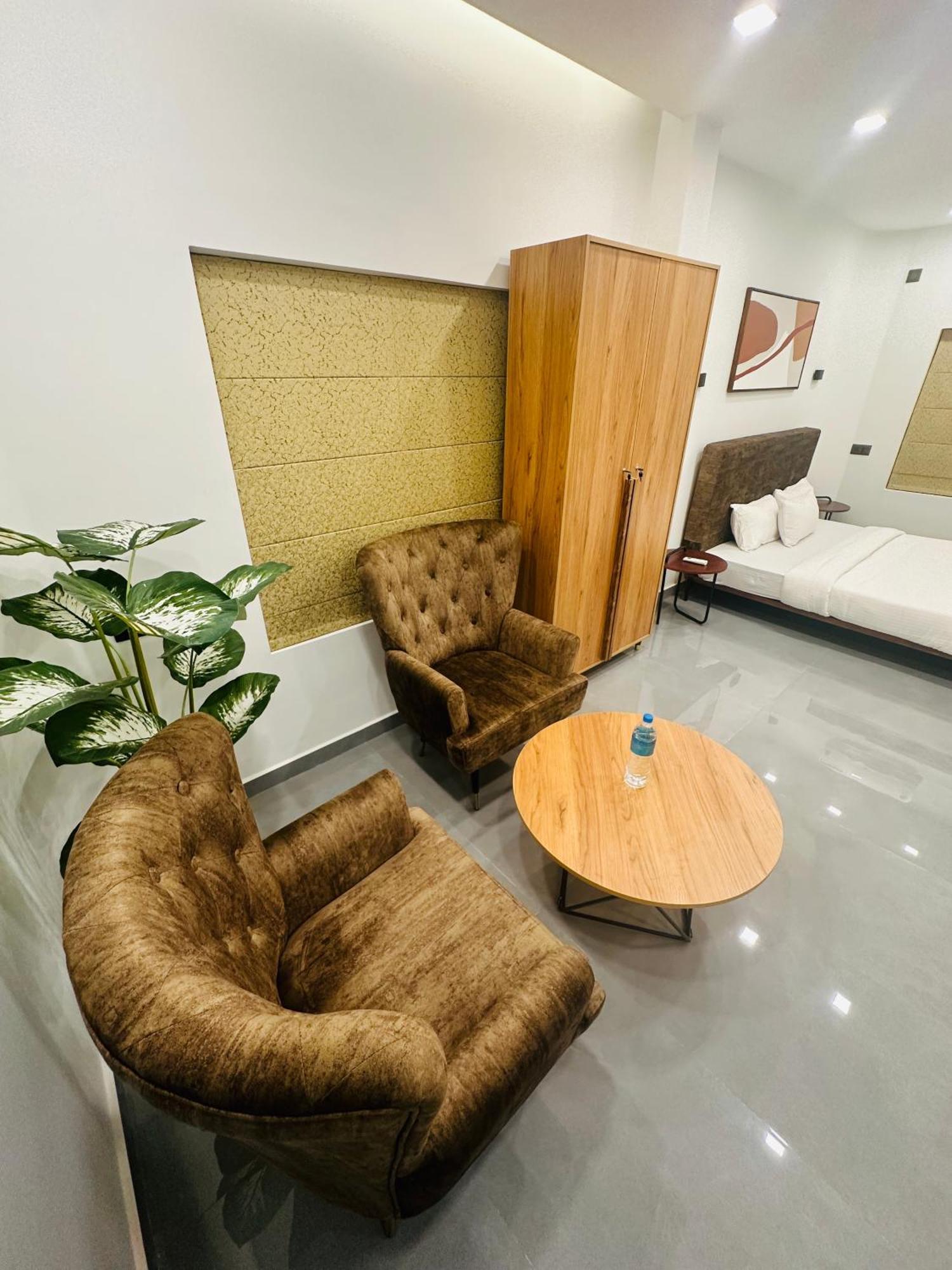 Отель Zahir Residency Kondotty Экстерьер фото